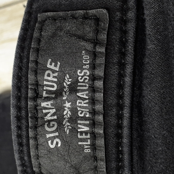 Signature by Levi Strauss Modern Skinny Faded Black Size 10 Short Ankle Length - Picture 3 of 16